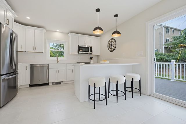 30 Barrett Ave, Worcester, MA 01605