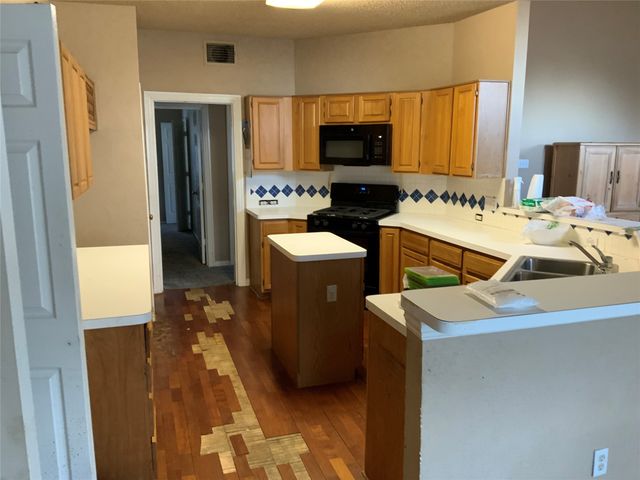 428 Saddle Head Drive, Desoto, TX 75115