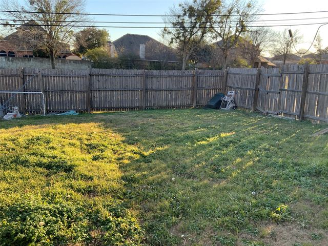 428 Saddle Head Drive, Desoto, TX 75115