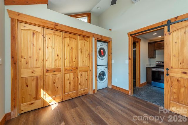 316 Oakdale Drive, Hendersonville, NC 28791