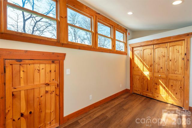 316 Oakdale Drive, Hendersonville, NC 28791