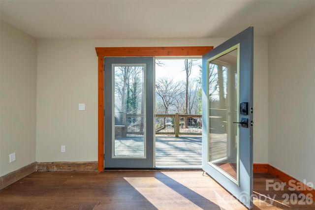 316 Oakdale Drive, Hendersonville, NC 28791