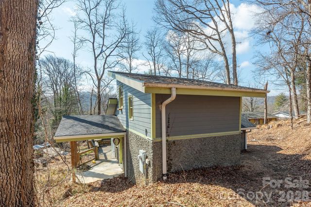 316 Oakdale Drive, Hendersonville, NC 28791