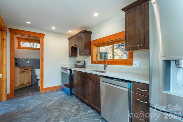 316 Oakdale Drive, Hendersonville, NC 28791