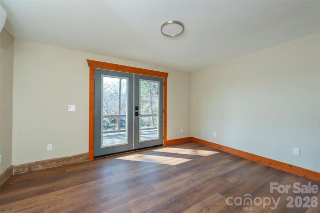 316 Oakdale Drive, Hendersonville, NC 28791