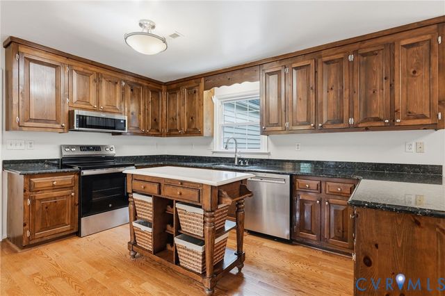 12111 Auger Ln, Midlothian, VA 23113