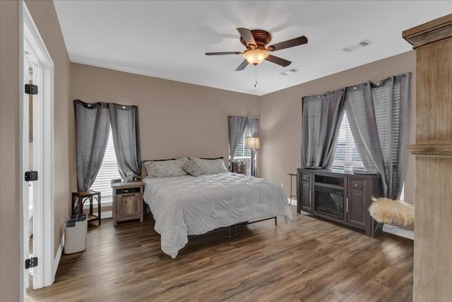 372 Private Road 123, Savoy, TX 75479