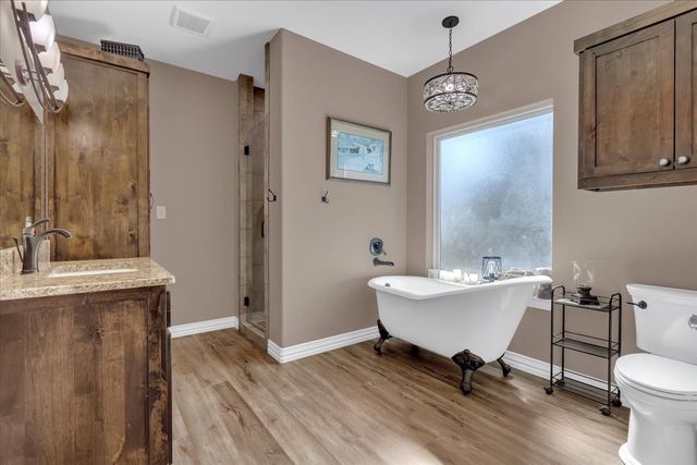 372 Private Road 123, Savoy, TX 75479