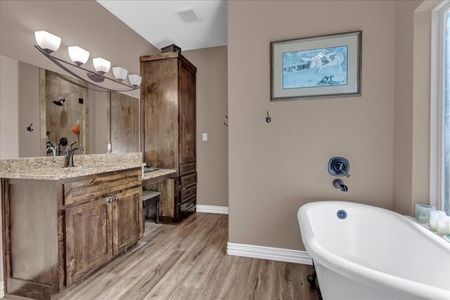 372 Private Road 123, Savoy, TX 75479