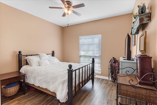 372 Private Road 123, Savoy, TX 75479