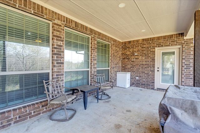 372 Private Road 123, Savoy, TX 75479