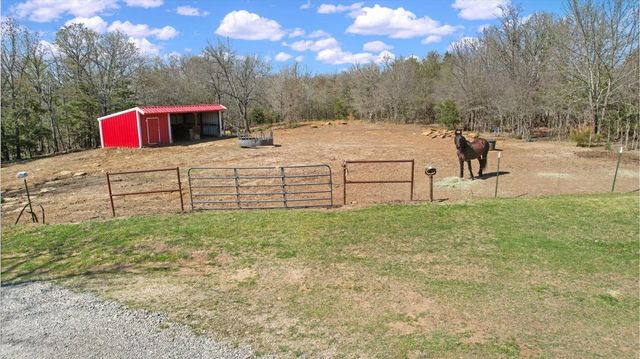 372 Private Road 123, Savoy, TX 75479