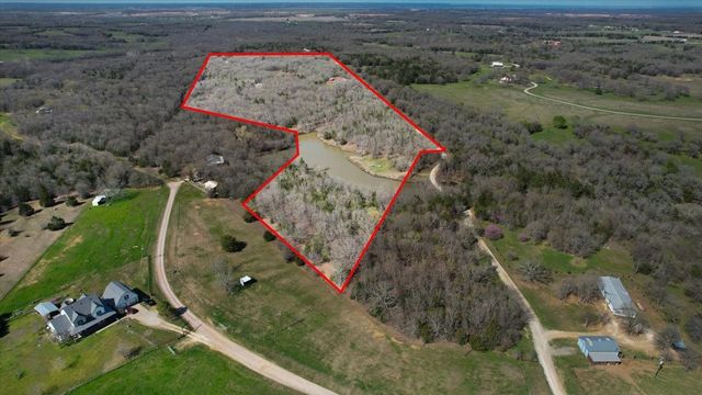 372 Private Road 123, Savoy, TX 75479