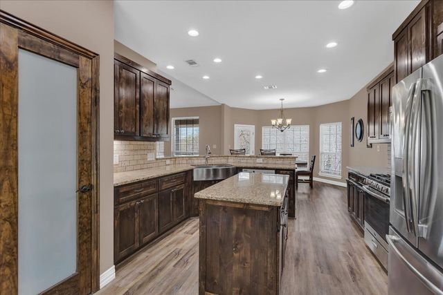 372 Private Road 123, Savoy, TX 75479