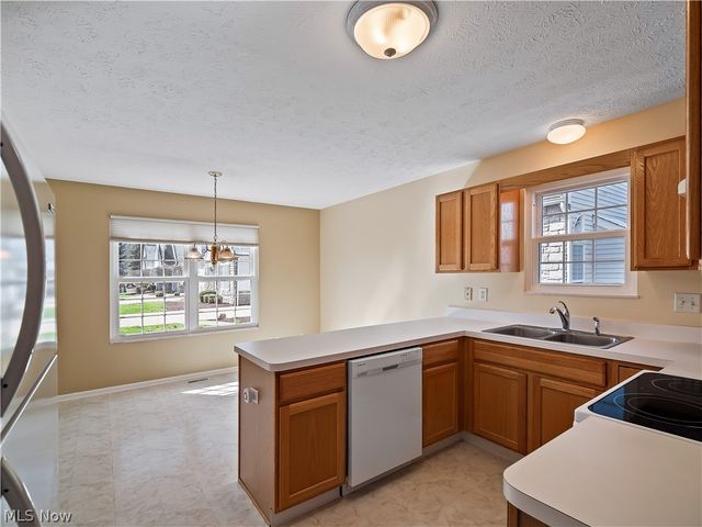 7770 Arbor Way, Parma, OH 44134