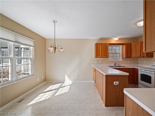 7770 Arbor Way, Parma, OH 44134