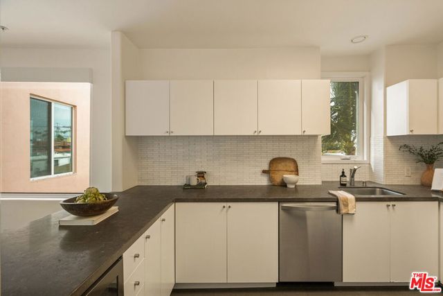 2203 Ocean Avenue 106, Santa Monica, CA 90405