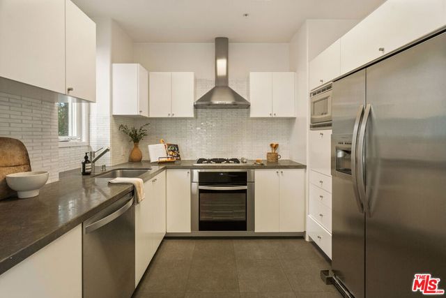 2203 Ocean Avenue 106, Santa Monica, CA 90405