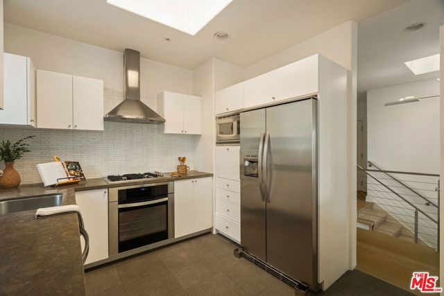 2203 Ocean Avenue 106, Santa Monica, CA 90405