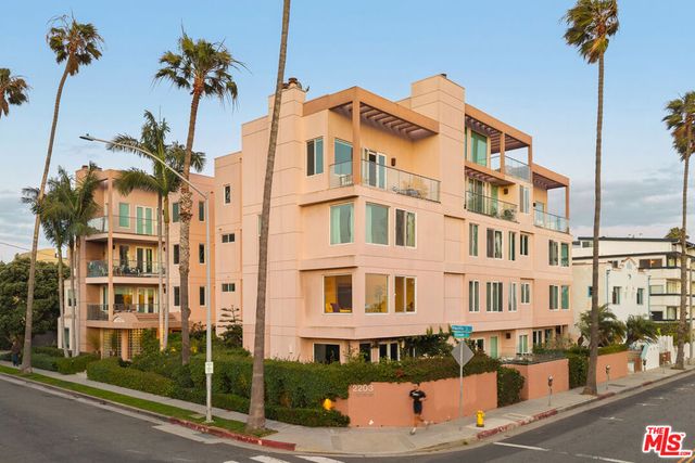 2203 Ocean Avenue 106, Santa Monica, CA 90405