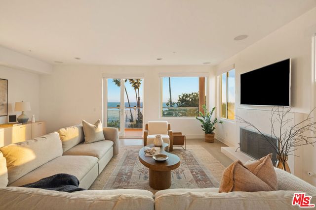 2203 Ocean Avenue 106, Santa Monica, CA 90405