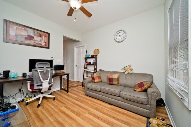 1431 W Flournoy Street 2R, Chicago, IL 60607