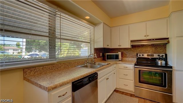 5249 Sunnybrook CT, Cape Coral, FL 33904