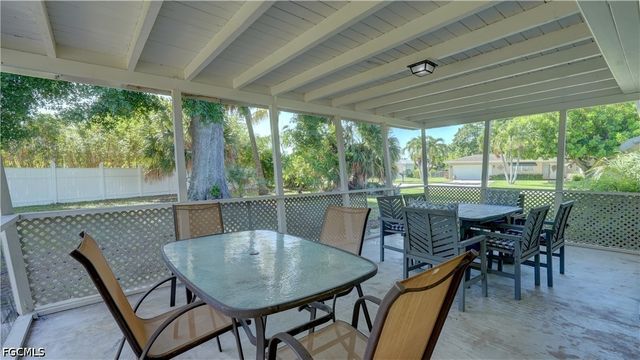 5249 Sunnybrook CT, Cape Coral, FL 33904