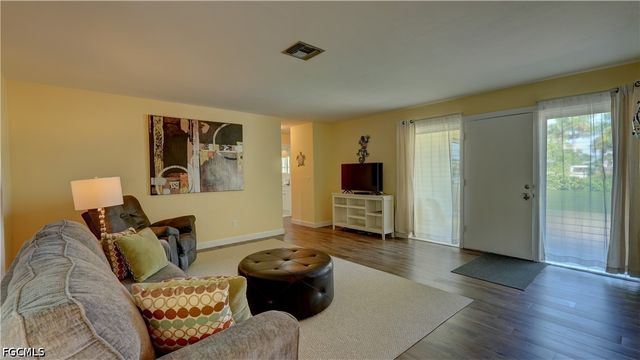 5249 Sunnybrook CT, Cape Coral, FL 33904