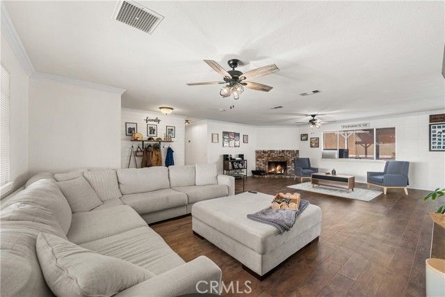 39443 162nd, Lake Los Angeles, CA 93591