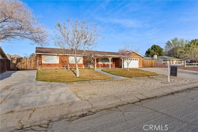 39443 162nd, Lake Los Angeles, CA 93591