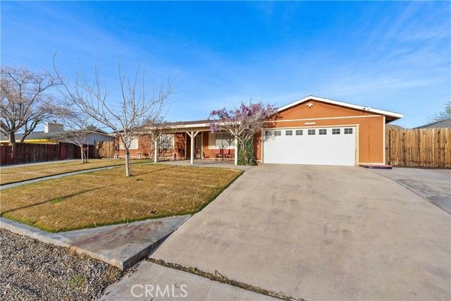 39443 162nd, Lake Los Angeles, CA 93591