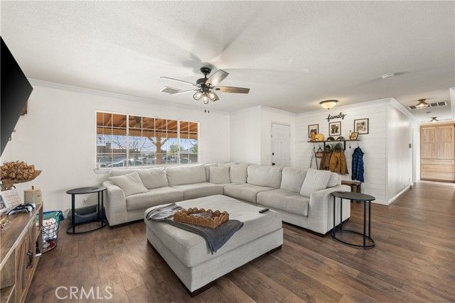 39443 162nd, Lake Los Angeles, CA 93591