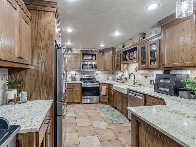 2305 NW 35th Pl, Newcastle, OK 73065
