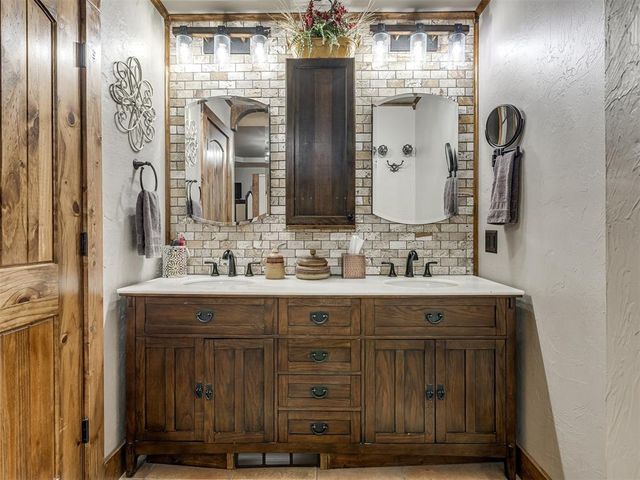 2305 NW 35th Pl, Newcastle, OK 73065