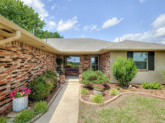 2305 NW 35th Pl, Newcastle, OK 73065