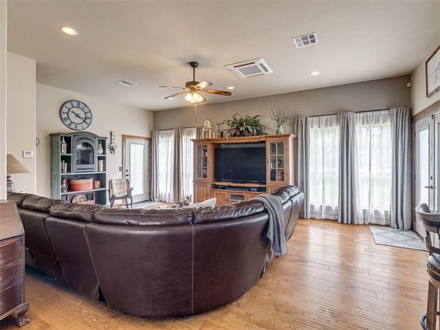 2305 NW 35th Pl, Newcastle, OK 73065