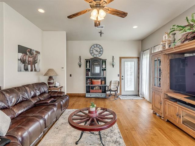 2305 NW 35th Pl, Newcastle, OK 73065