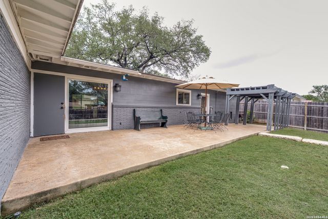 523 WOODCREST DR, San Antonio, TX 78209