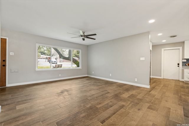 523 WOODCREST DR, San Antonio, TX 78209
