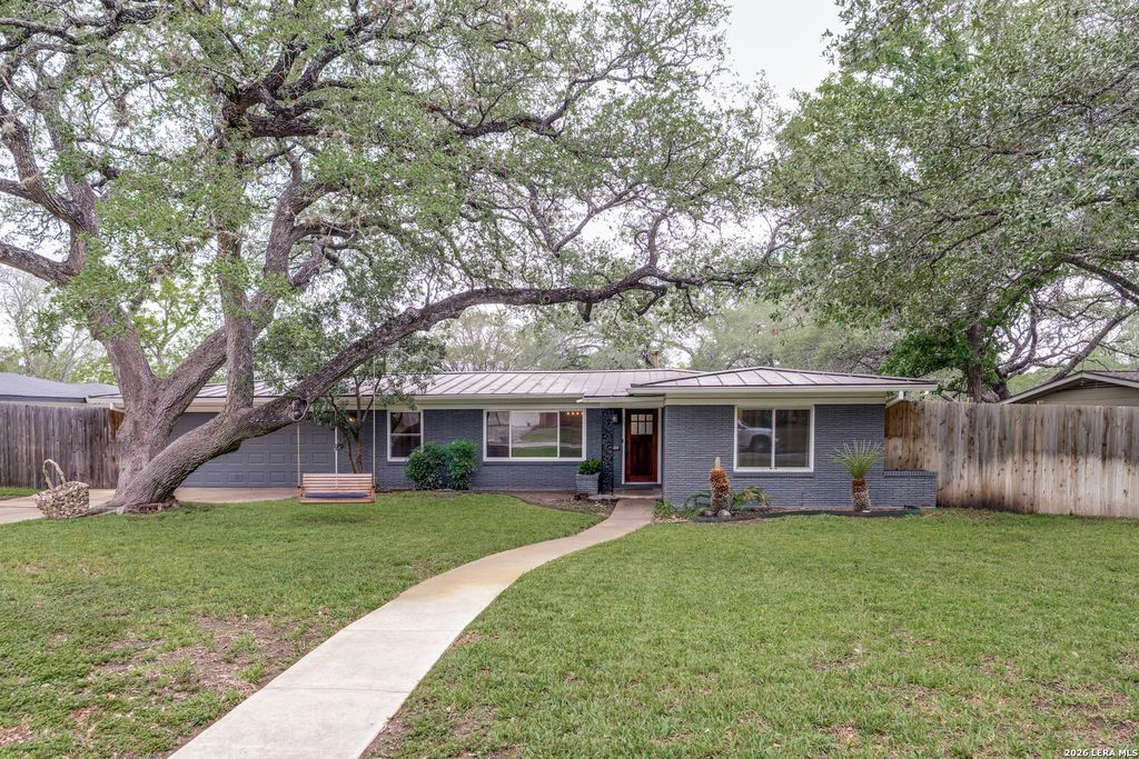 523 WOODCREST DR, San Antonio, TX 78209