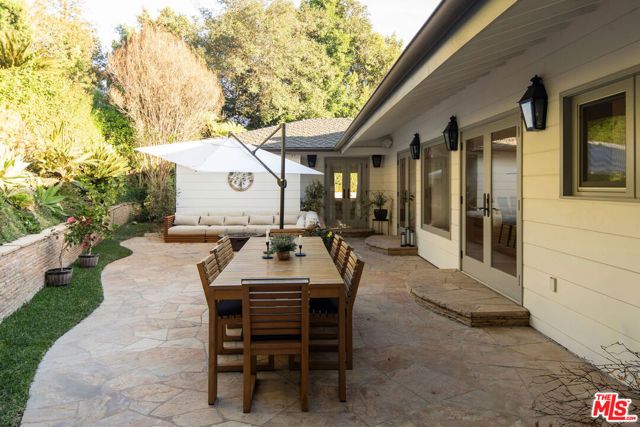 610 Estrellita Way, Los Angeles, CA 90049