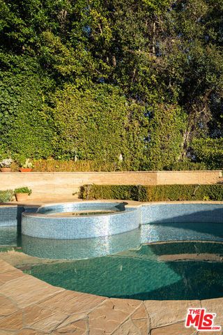 610 Estrellita Way, Los Angeles, CA 90049