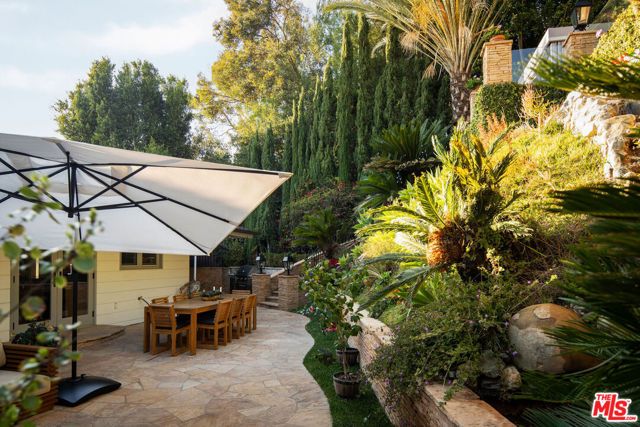 610 Estrellita Way, Los Angeles, CA 90049