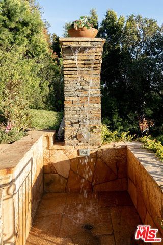 610 Estrellita Way, Los Angeles, CA 90049