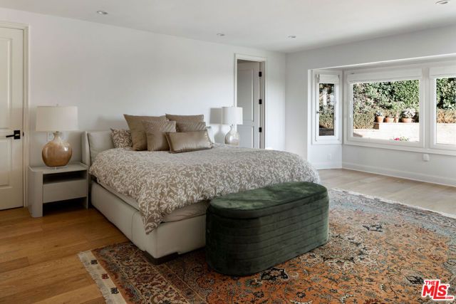 610 Estrellita Way, Los Angeles, CA 90049