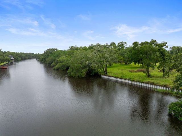 32610 Bayou Bend, Richwood, TX 77515