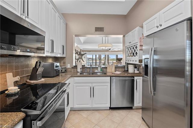 221 La Peninsula BLVD # 221, Naples, FL 34113