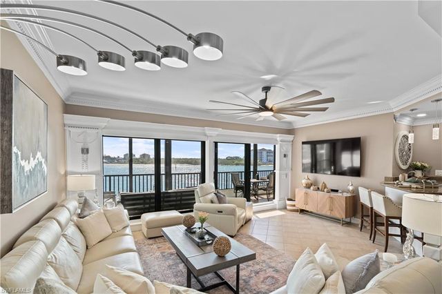 221 La Peninsula BLVD # 221, Naples, FL 34113