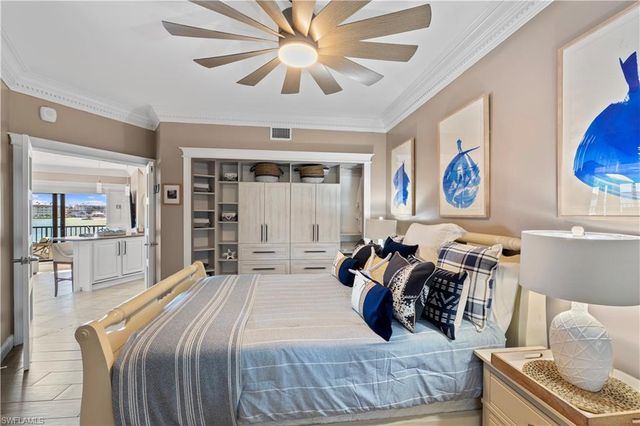 221 La Peninsula BLVD # 221, Naples, FL 34113